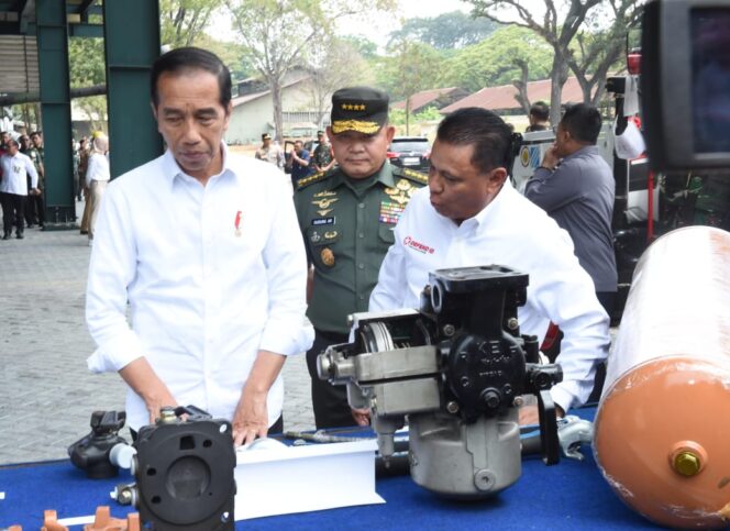 
					<em>Kasad Dampingi Presiden RI Kunjungan ke PT Pindad</em>