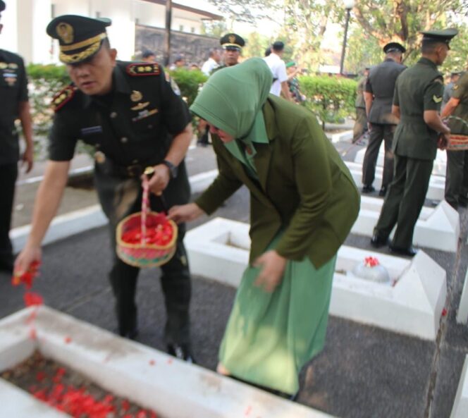 
					HUT TNI ke 78 Korem 052/Wkr Gelar Upacara Ziarah Nasional