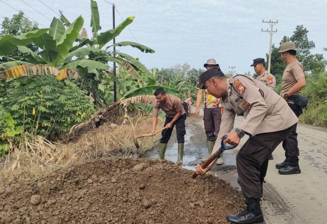 
					Dengan Semangat Hari Bhayangkara Ke 78 Melalui Program Prioritas Polres Bengkulu Utara SI POTAL “Polisi Peduli Prioritas Tambal&nbsp; Jalan” Diharapkan Dapat Membantu Para Pengguna Jalan