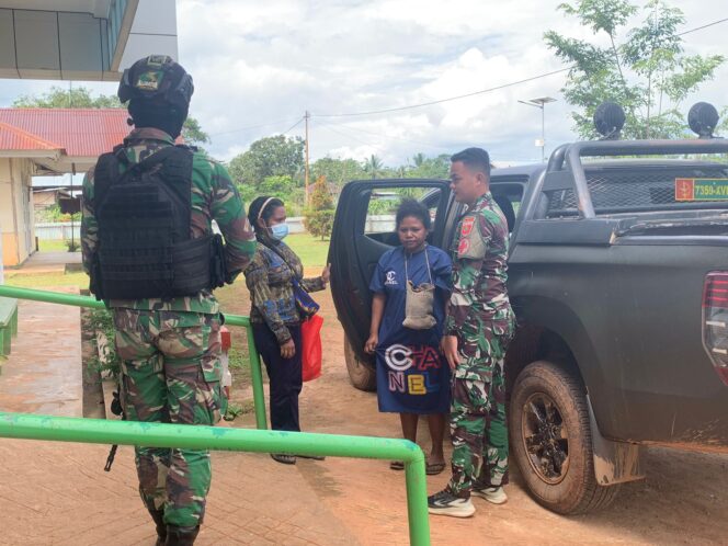 
					Satgas Pamtas Tamalatea Responsif Evakuasi Ibu Hamil Yang Alami Pendarahan di Perbatasan RI-PNG
