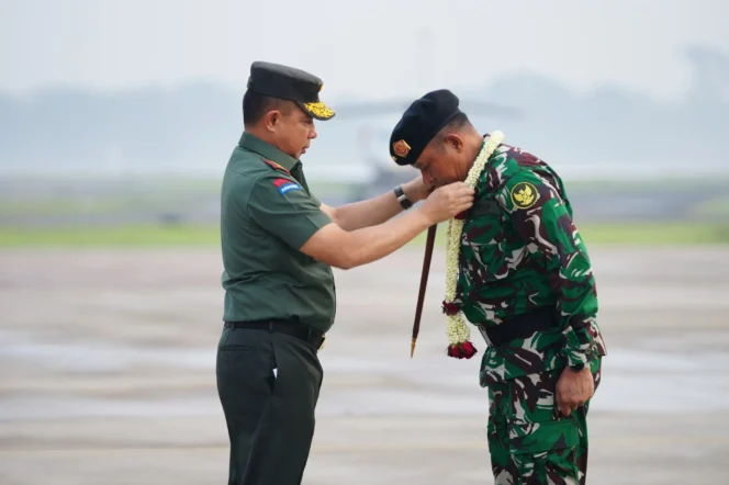 
					Bangga dan Haru, Kasad Dampingi Panglima TNI Sambut Kepulangan Kontingen Bastille Day