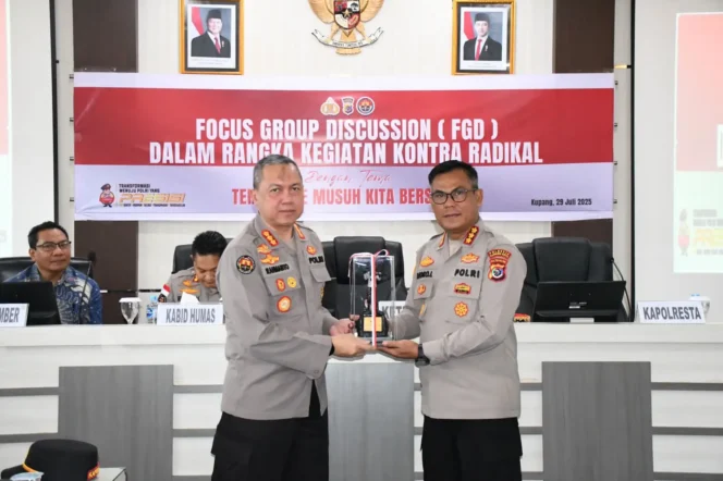 
					Sinergi Tangkal Radikalisme, Polri Gelar FGD di Kupang Bertema ‘Teroris Musuh Kita Bersama’