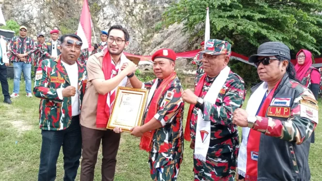 
					Bupati Bandung Barat Dukung LMP Kibarkan Bendera Raksasa di Tebing Gunung Masigit Sambut HUT RI ke-80
