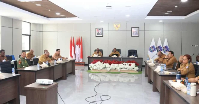 
					Anggaran 2026 Menyusut Gubernur Apolo Desak OPD Kebut Laporan BPK