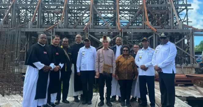 
					Tinjau Pembangunan Katedral Agats Wapres Gibran Rakabuming Pastikan Progres Berjalan Lancar