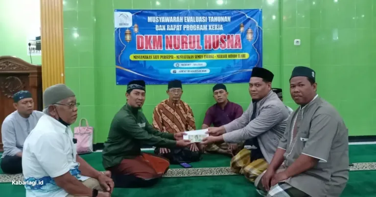 Sampul berita: DKM Nurul Husna Polder Reshuffle Pengurus dan Salurkan Donasi Warga Gempa NTT