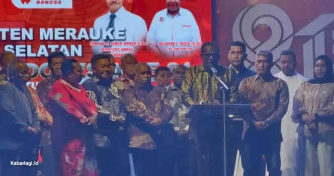 
					Bupati Yoseph Gebze Tutup Pasar Malam HUT ke-81 RI di Merauke