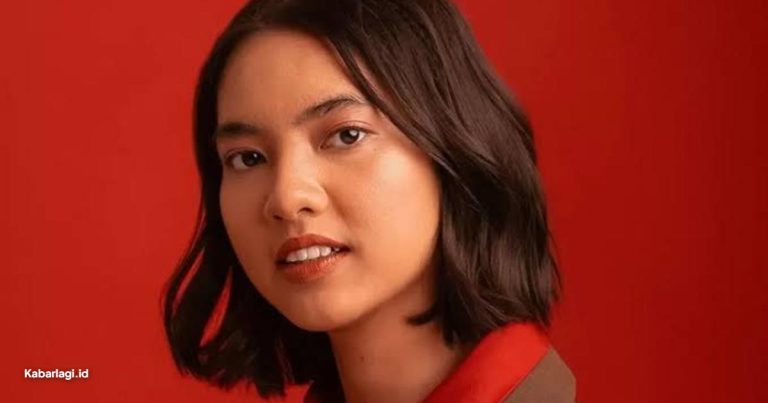 Sampul berita: Dere Perkuat Eksistensi Musik Indonesia Lewat Album Berbunga