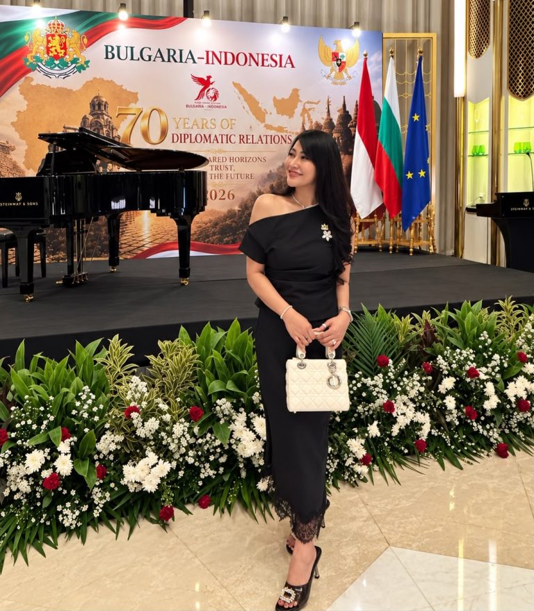Sampul berita: Renee Partina (Budayantara) Hadir dalam Balutan Gaun Hitam di Perayaan 70 Tahun Hubungan Bulgaria–Indonesia