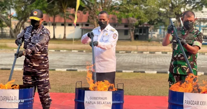 
					Gubernur Papua Selatan Perketat Logistik Merauke Usai Temuan 1,4 Juta Rokok Ilegal