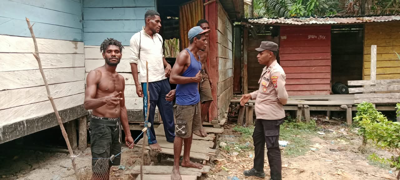 Personel Polsek Kimaam sambangi warga