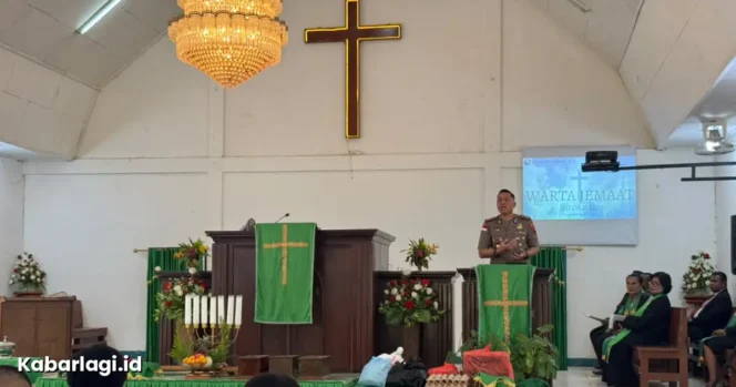 
					Minggu Kasih, Kapolres Merauke Ajak Jemaat Jadi Lilin Penerang